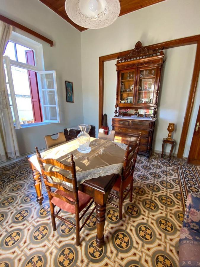 Vilă Shared House , Private With Garden